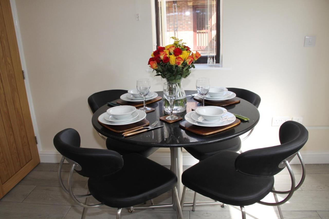 City Centre Town House With Riverside Views And Free Parking 1Bak York Bagian luar foto